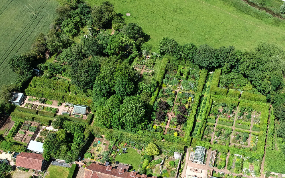 Vista aérea de Longmeadow, el jardín de Monty Don