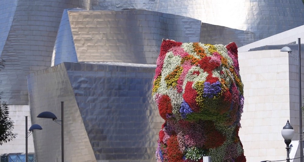 Puppy, el perro de flores que custodia el Museo Guggenheim de Bilbao