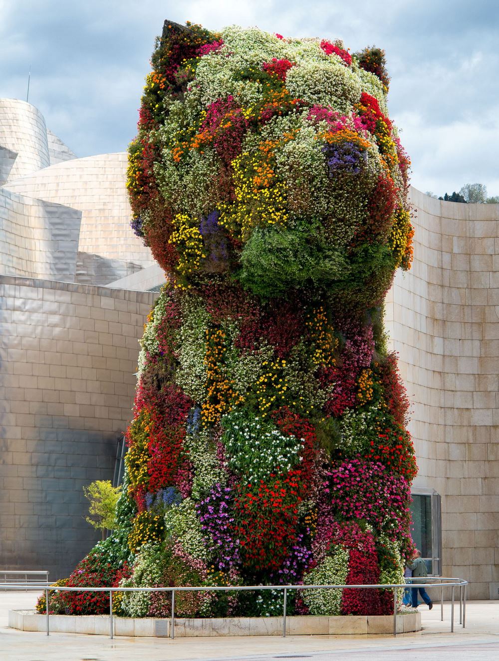 Manto de flores de Puppy, la gran mascota del Museo Guggenheim Bilbao