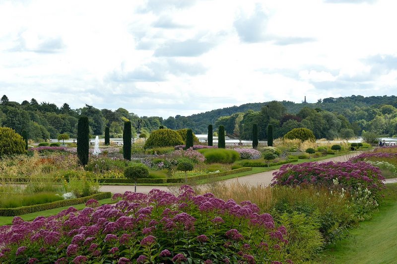 Un jardín diseñado por el paisajista Tom Stuart-Smith con plantación naturalista, sin perder de vista el marco histórico de Trentham Gardens