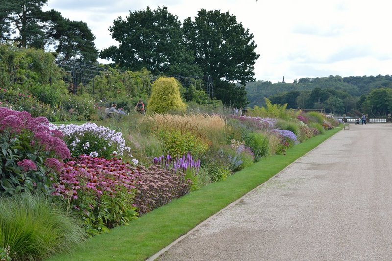 Un jardín diseñado por el paisajista Tom Stuart-Smith con plantación naturalista, sin perder de vista el marco histórico de Trentham Gardens