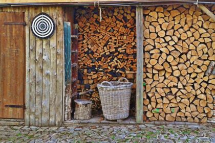 Leñero de madera para el jardín