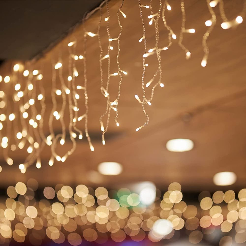 La iluminación de Navidad para exteriores ayudan a transformar el jardín y otros espacios al aire libre en una fiesta llena de magia