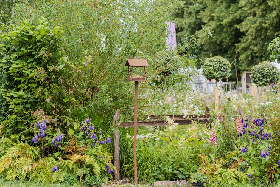  Jardín de vida silvestre diseñado por Jo Thompson en RHS Hampton Court Palace Garden Festival 2019