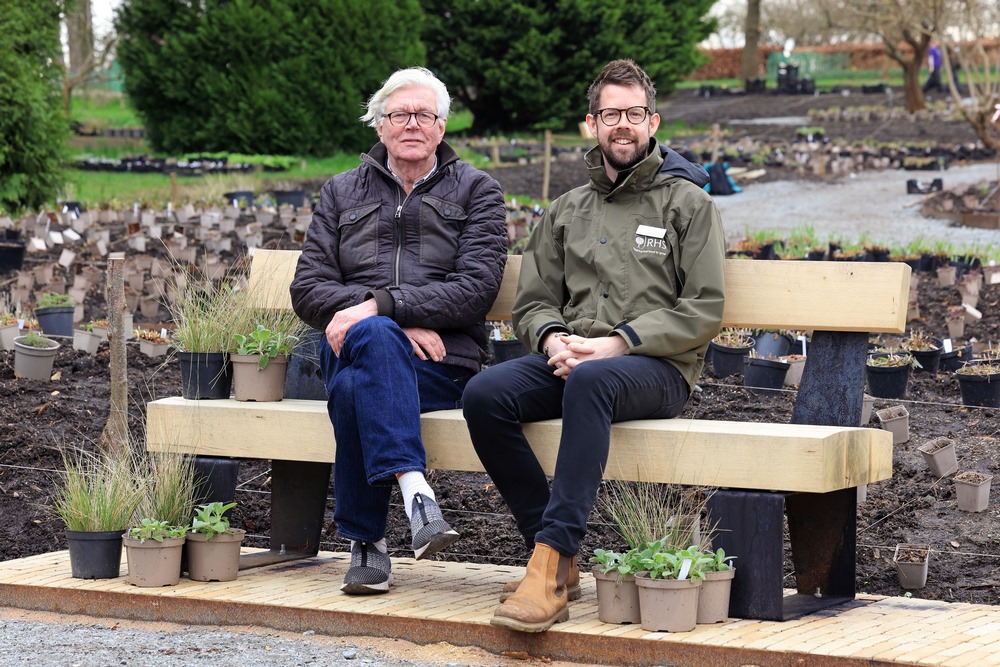 Piet Oudolf y Matt Pottage en la Plantación del Oudolf Landscape de Wisley